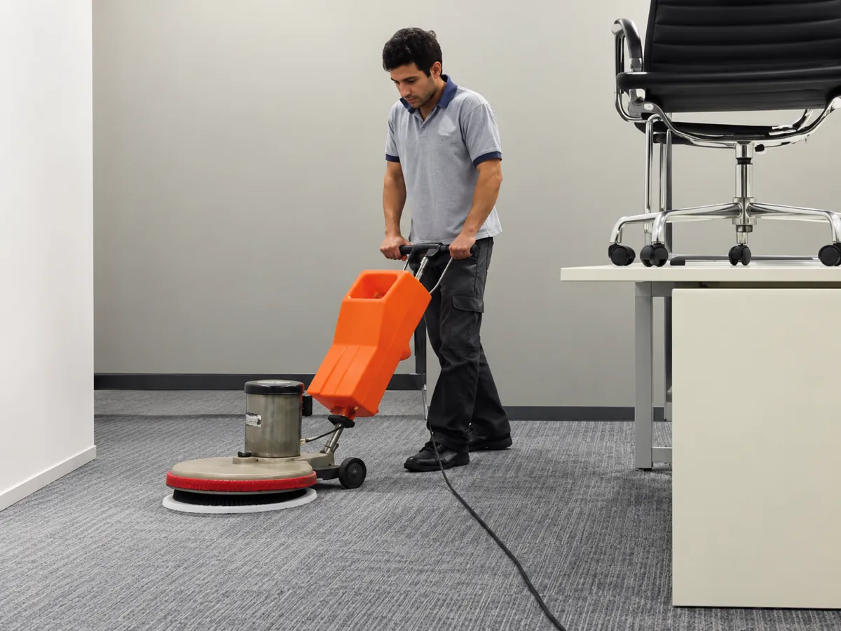 Limpieza con máquina rotativa